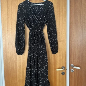 Lång klänning  - Lång klänning använd en gång 