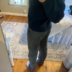 Raka Gina jeans - Raka gråa jeans från Gina storlek 34. Lite långa för mig (163) men inget jag stört mig på när jag har använt dom🤗