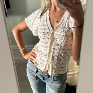 Kofta från other stories - Sååå söt kofta från & other stories, fint skick! Storlek S