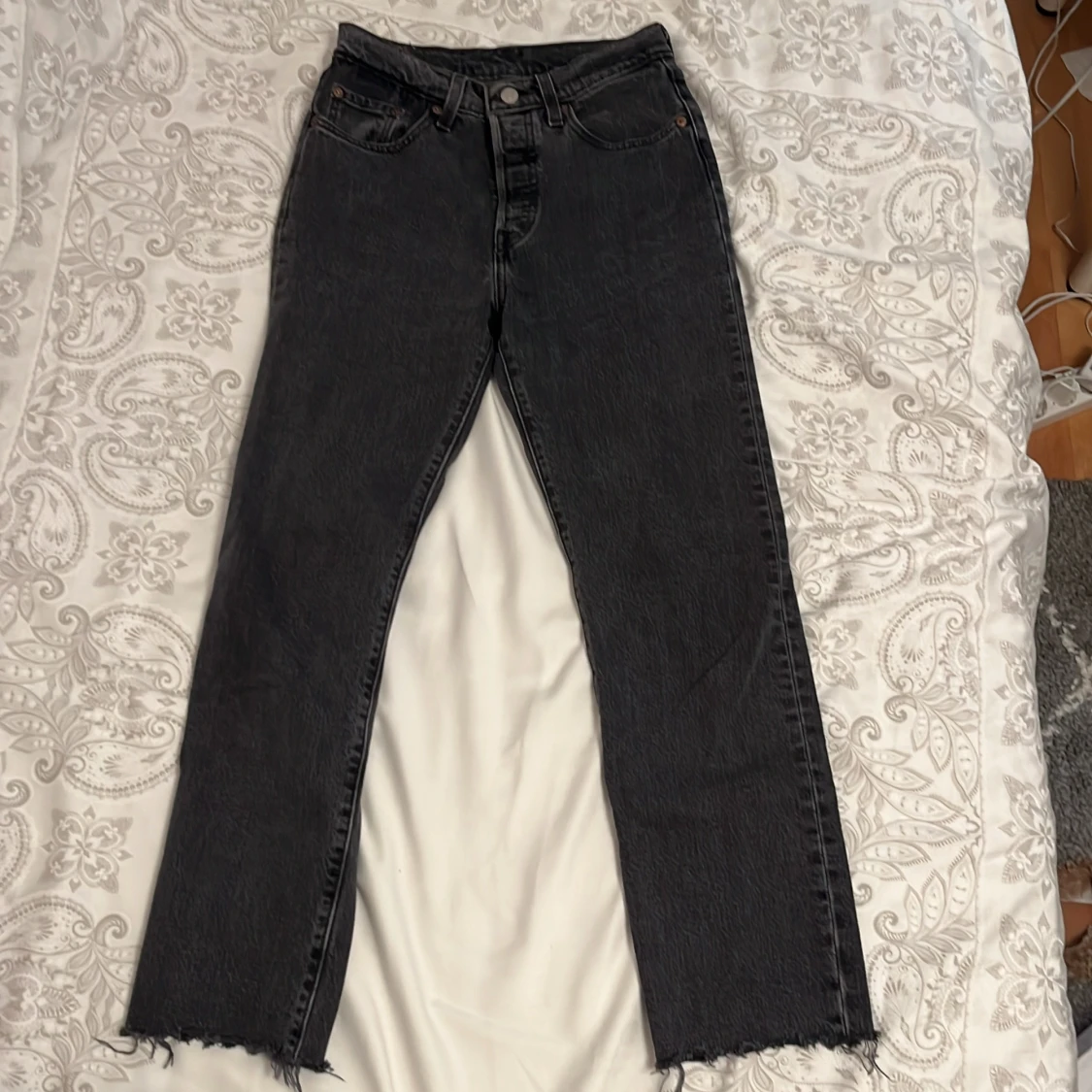 Mörkgrå jeans från Levis  - 90