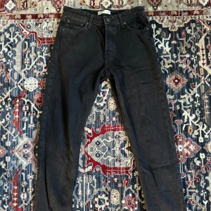 Jack & Jones jeans svart loose chris - Nyskick aldrig använda.  Skicka vid frågor. Mvh Alex