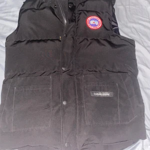 Canasta goose väst - Knappt använd bra skick ,den är i xs men passar mig som har S, pris kan diskuteras  om västen