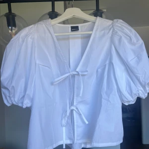 Blus - Jättefin oanvänd blus frå Gina tricot