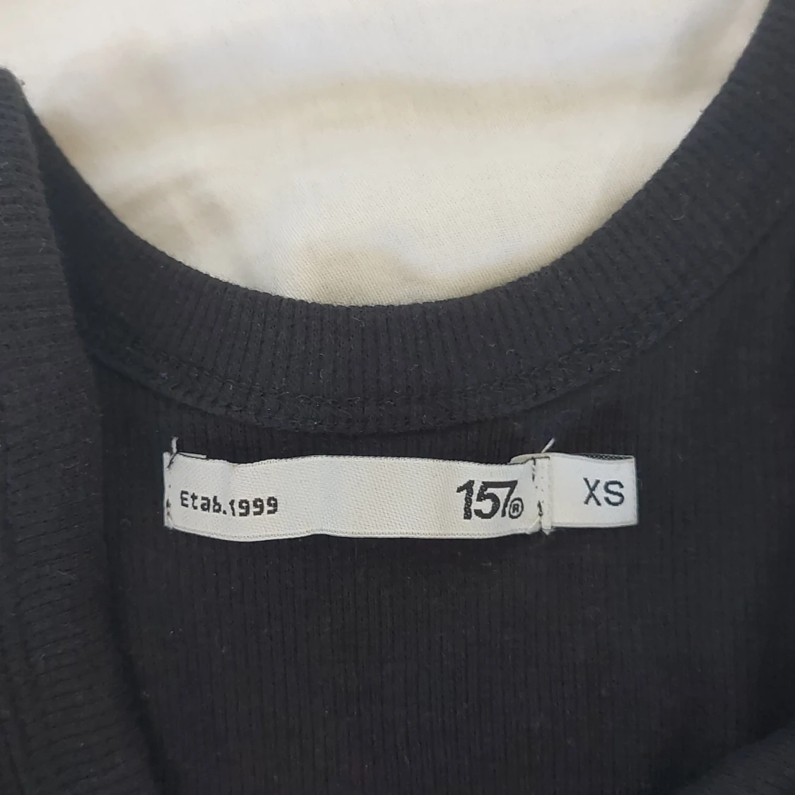 Svart croppad linnetopp från 157 - 91