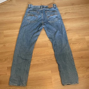 Jeans från Nudie Jeans - Riktigt snygga jeans från Nudie Jeans. Har använt dom max 3 gånger, så de är i väldigt bra skick. Nypris: 1599