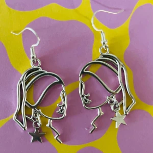 Konstörhöngen  - Nickelfria krokar. Hämtas i Hornstull i Stockholm eller skickas mot fraktkostnad. ❤️