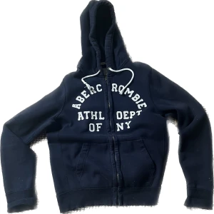 Abercrombie & Fitch Zip up - Zip up i streetwear/vintage-stil av bra kvalitet, anvand lite  , XXL men passar till M eller L