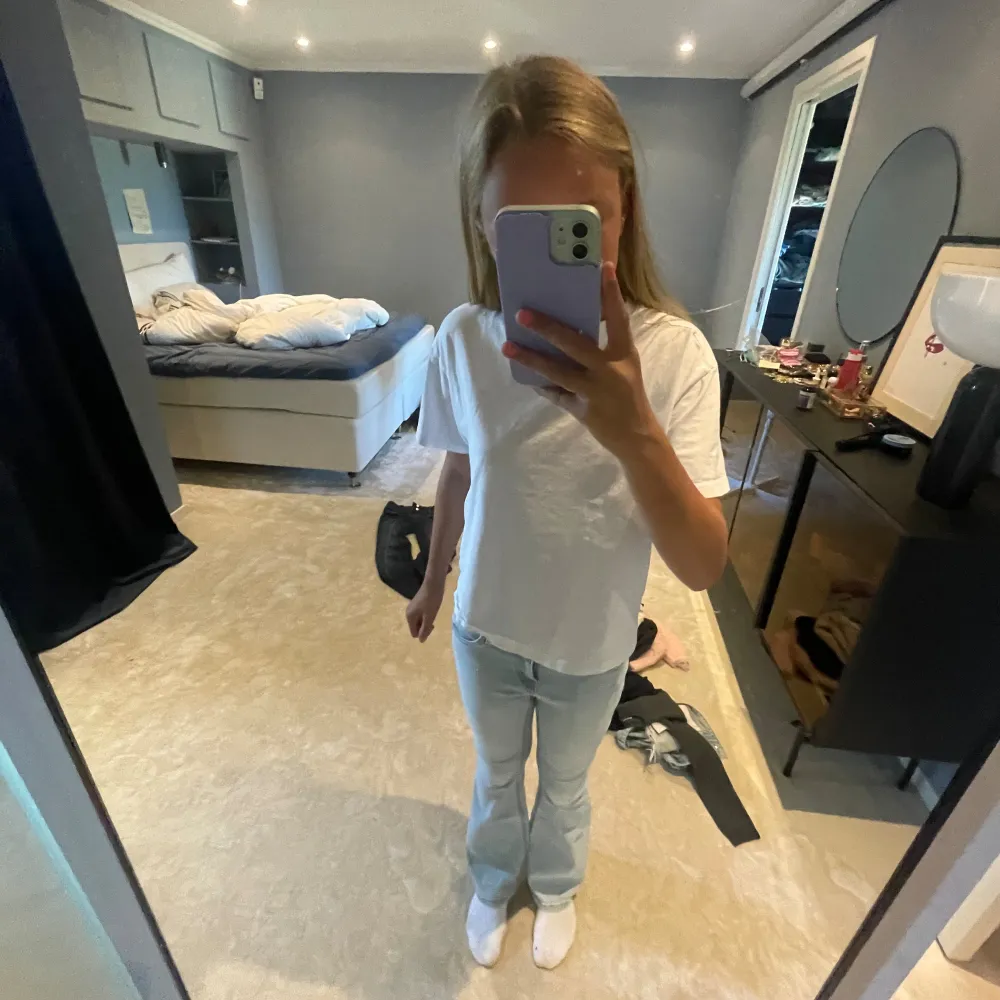 Säljer desssa snygga jeans som är för små för mig och inte kommer till användning . Farkut & Housut.