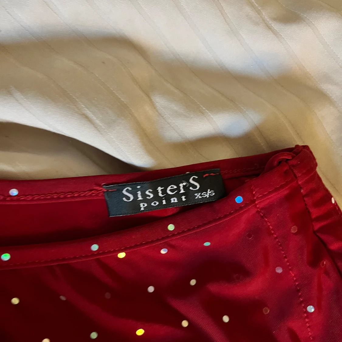 Glittrig röd topp - 92