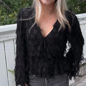 Fluffig blus - Fluffig blus som endast har kommit till användning fåtal gånger. 🤍🤍