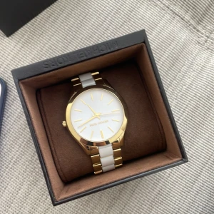 Michael kors klocka  - Snygg klocka från michael kors i gott skick, skriv vid fler frågor 💓