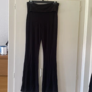 Yoga pants - Yoga pants från Lager 157⭐️ Säljer för att jag inte använder de längre, använda men är i jättebra skick Säljer för 100kr + frakt