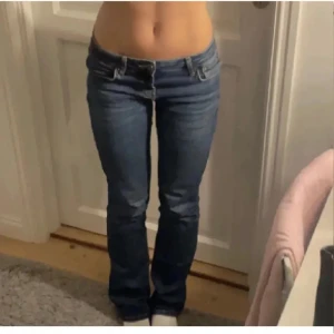 Lågmidjade jeans - Zara jeans 💕Använda en gång 💐Pris kan diskuteras💖🌸🌺💗
