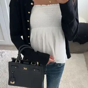 Super gullig vit strapless volang topp💝😊 inte använt den då den är lite för liten på mig 💓 helt som ny💝