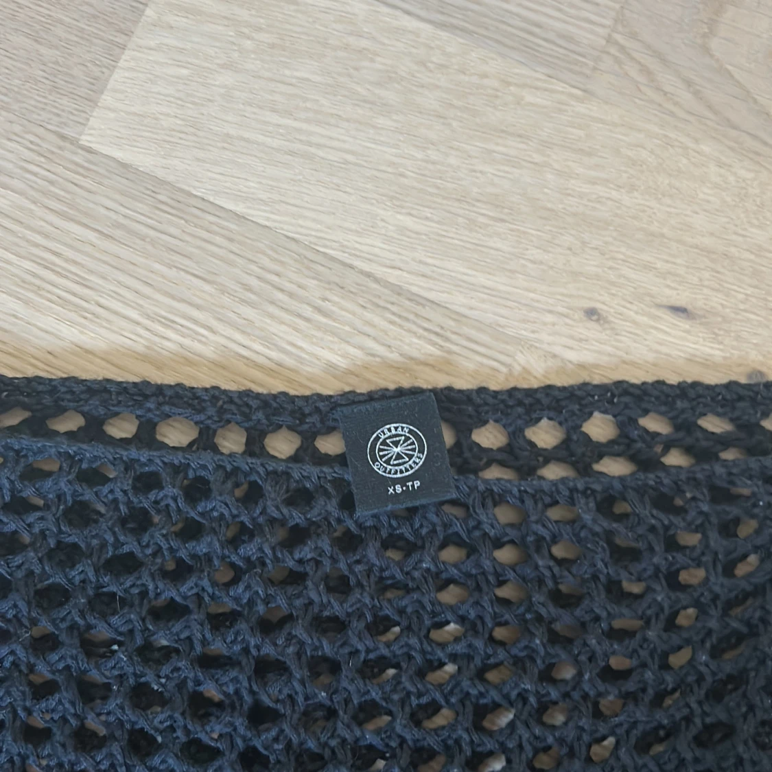 Svart stickad tröja från Obey - 90