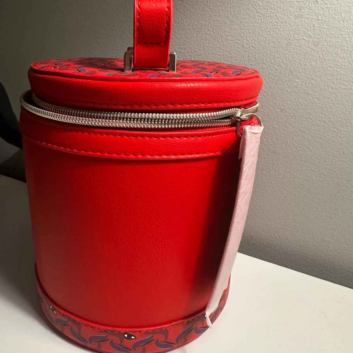 Röd rund väska från Lancôme - 2