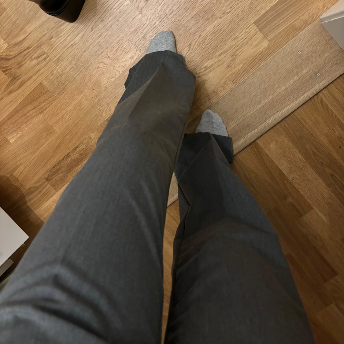Grå kostymbyxor - 1