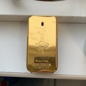 1 Million Parfym från Paco Rabanne - Säljer en 1 million parfym, 50ml då jag har tröttnat på den helt enkelt. Parfymen har inslag av varma och kryddiga noter. Även en del sötma om du frågar mig.