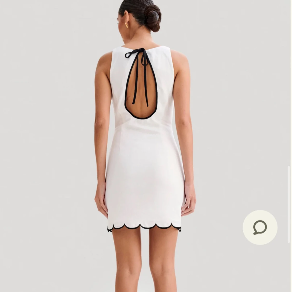 Sommar/utspring klänning från Meshki  - 1