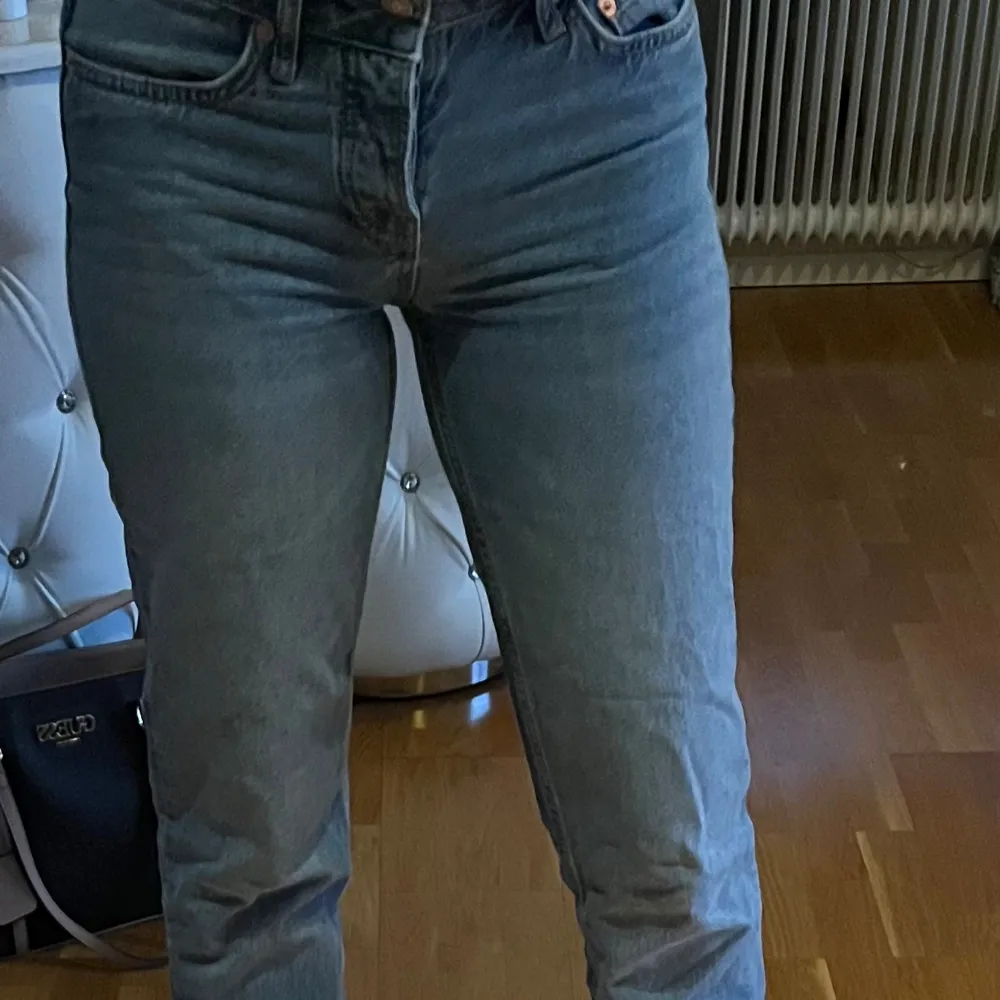 Snygga icon jeans från lager 157 i storlek XXS, säljer då dem är för små och dem kommer inte till användning längre, dem är använda men i okej skick💕hör av dig för mer info. Farkut & Housut.