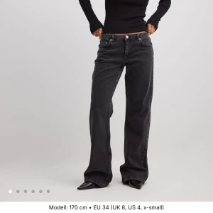Nakd jeans - Trendiga jeans från nakd, aldrig använda. Nypris: 700kr