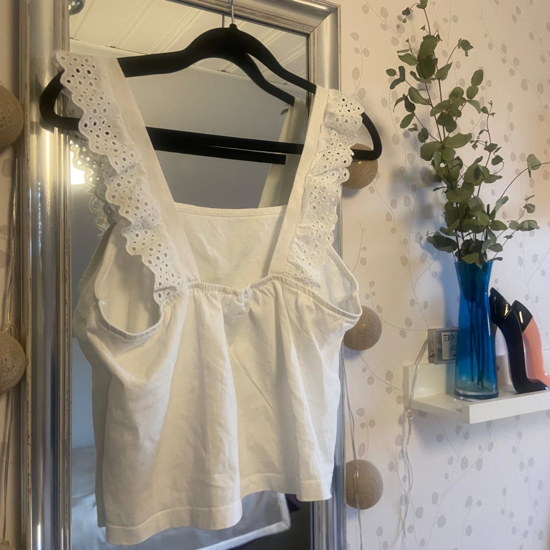 Vit topp med spetsdetaljer hm  - 1
