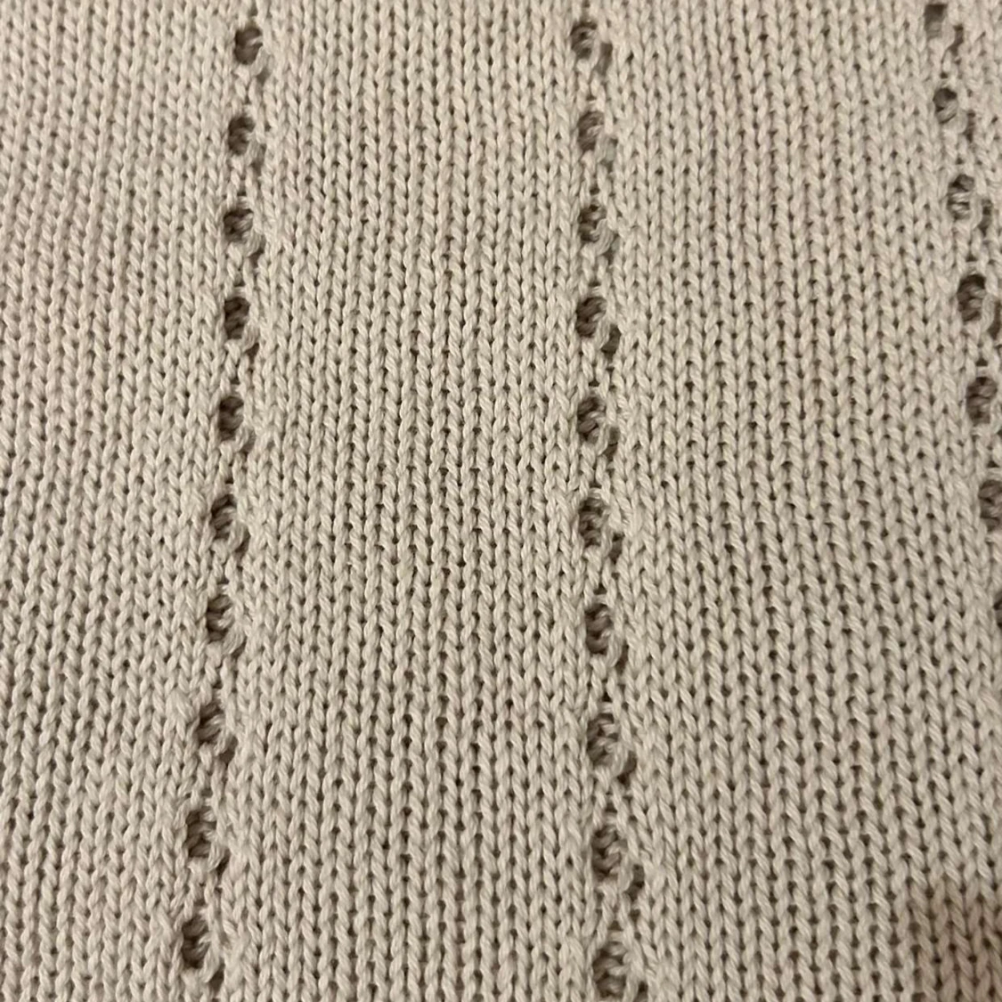 Beige stickad tröja från 157 - 2