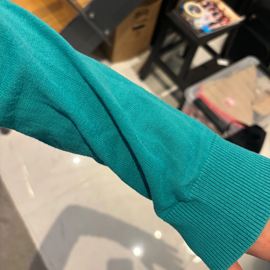 Turkos tröja med v-ringning - 3