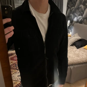 Cp company manchester jacka  - En riktigt snygg Manchester jacka från CP Company i riktig bra skick. Nypris ligger runt 4000. Säljer för 1146. Kan absolut förhands vid snabb affär. Storlek S