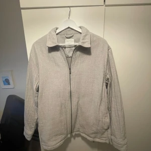 Dobber overshirt/ jacka - Dobber overshirt/ jacka i mycket bra skick! Storlek M, inga defekter och såklart går pris att diskutera:)