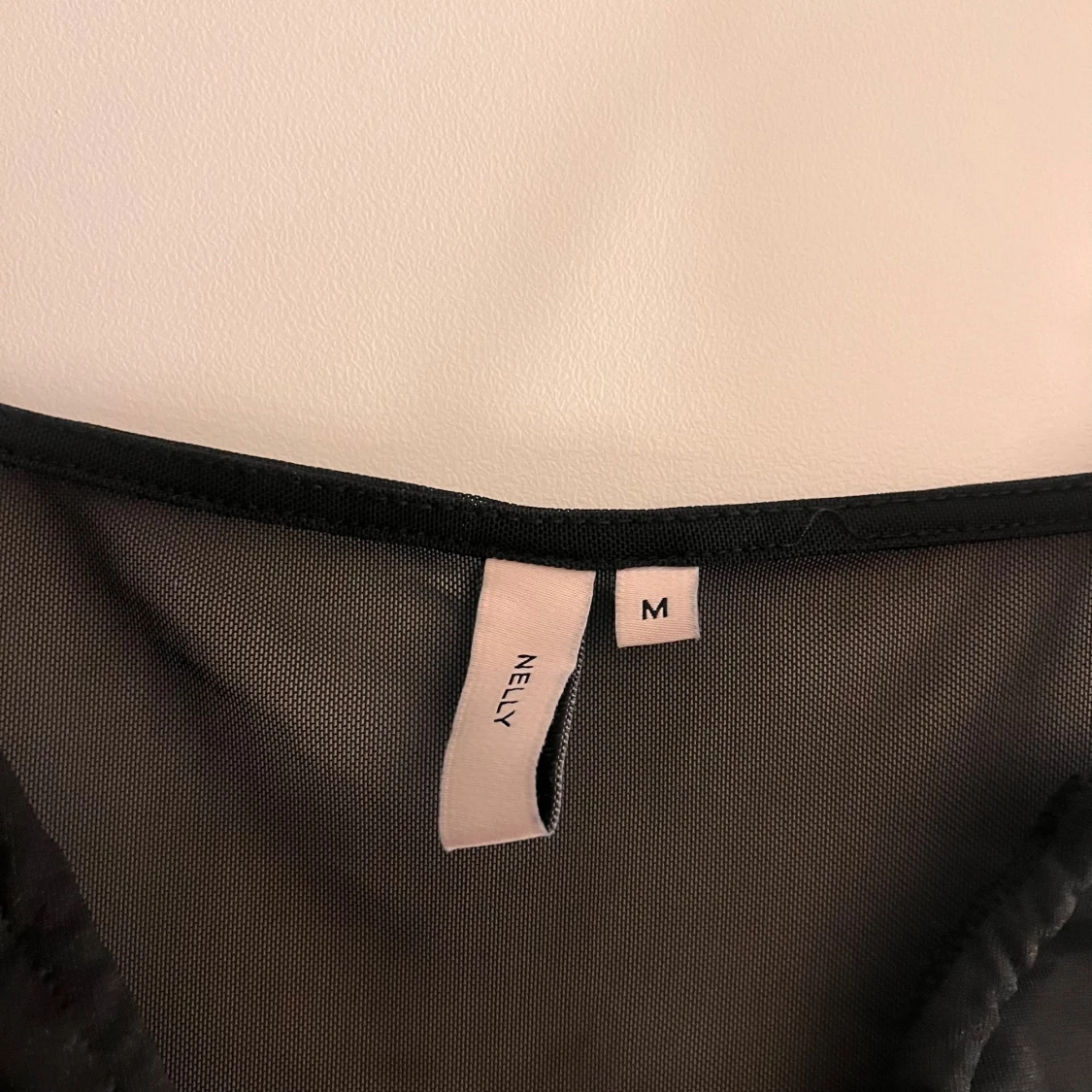 Svart långärmad topp från Nelly - 1