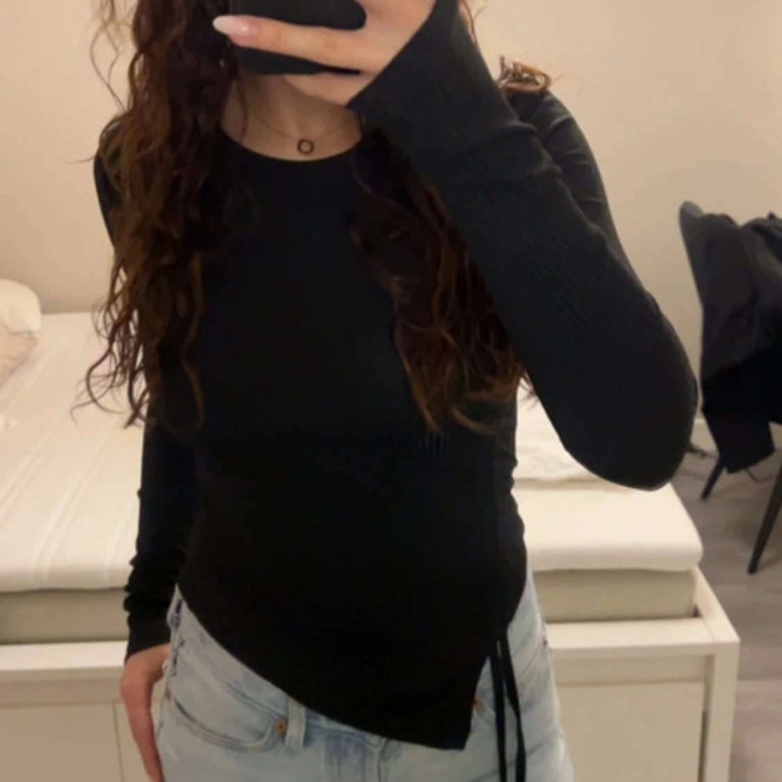 Svart ribbad topp med knyt - 2