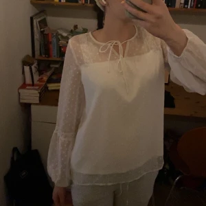 Vit blus  - Använd 1 gång