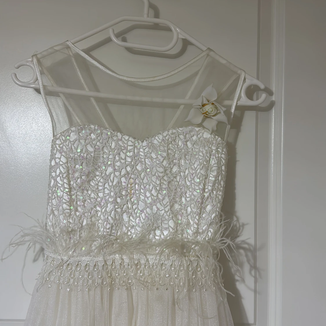 Vit långklänning med paljetter