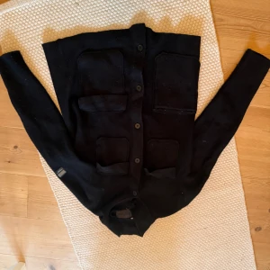 Svart jacka från Barbour - Säljer en svart jacka från barbour som inte kommer till användning 