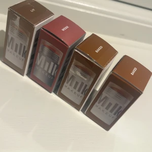 Milk sticks PRIS DISKUTERAS  - Pris diskuteras eller byts mot kläder/smink. Fyra Milk Makeup sticks i nyanserna Lit, Werk och Baked💗oanvända säljs i styck. Du får själv säga ett pris du tycker är rimligt och så får vi se! Byter mot oanvänt smink eller kläder (stockholmstill)