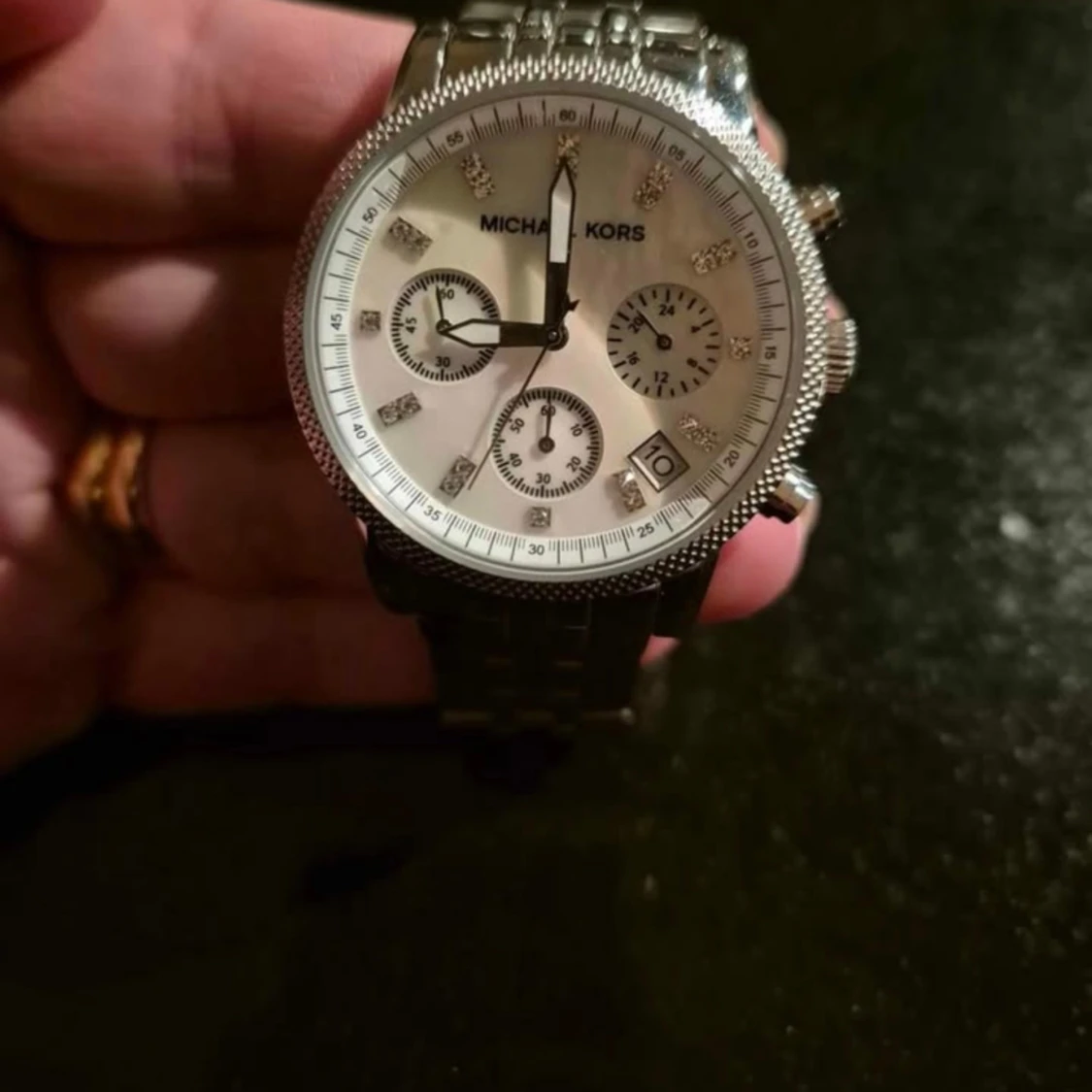 Silverfärgad klocka från Michael Kors