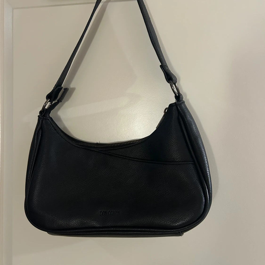 Svart axelväska från Don Donna - 90