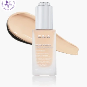 CAIA Dewy Drops  - CAIA Dewy Drops Serum Foundation i en ljus nyans. Denna foundation ger en strålande och jämn finish med en lätt konsistens. Perfekt för en naturlig look. Shade 10W och har 70% kvar ❤️