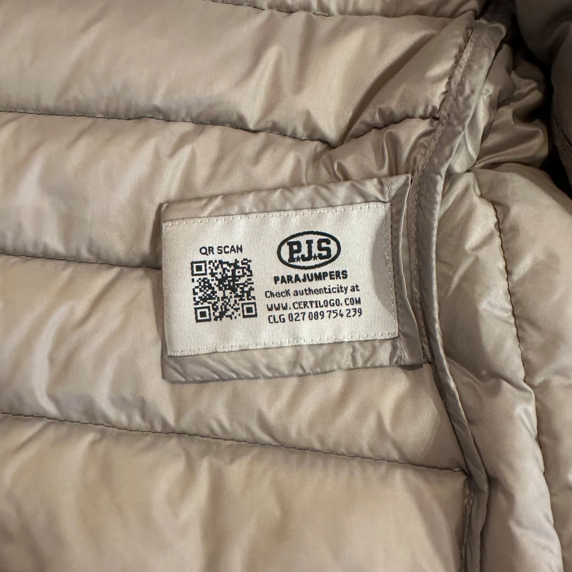 Svart dunjacka från Parajumpers - 90