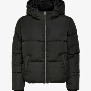 Svart pufferjacka - Säljer en söt svart pufferjacka från JDY! Har inte märkt av några defekter och skulle säga är i bra skick!!💋💋