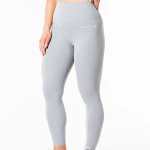 Relode tights - Snygga ljusgrå tights från Relode i modellen Mercy🩶 bekväma och stilrena med hög midja, har en ficka baktill! Knappt använda, säljer då de inte kommer till användning❣️ Strl XS men passar mig som vanligtvis har S