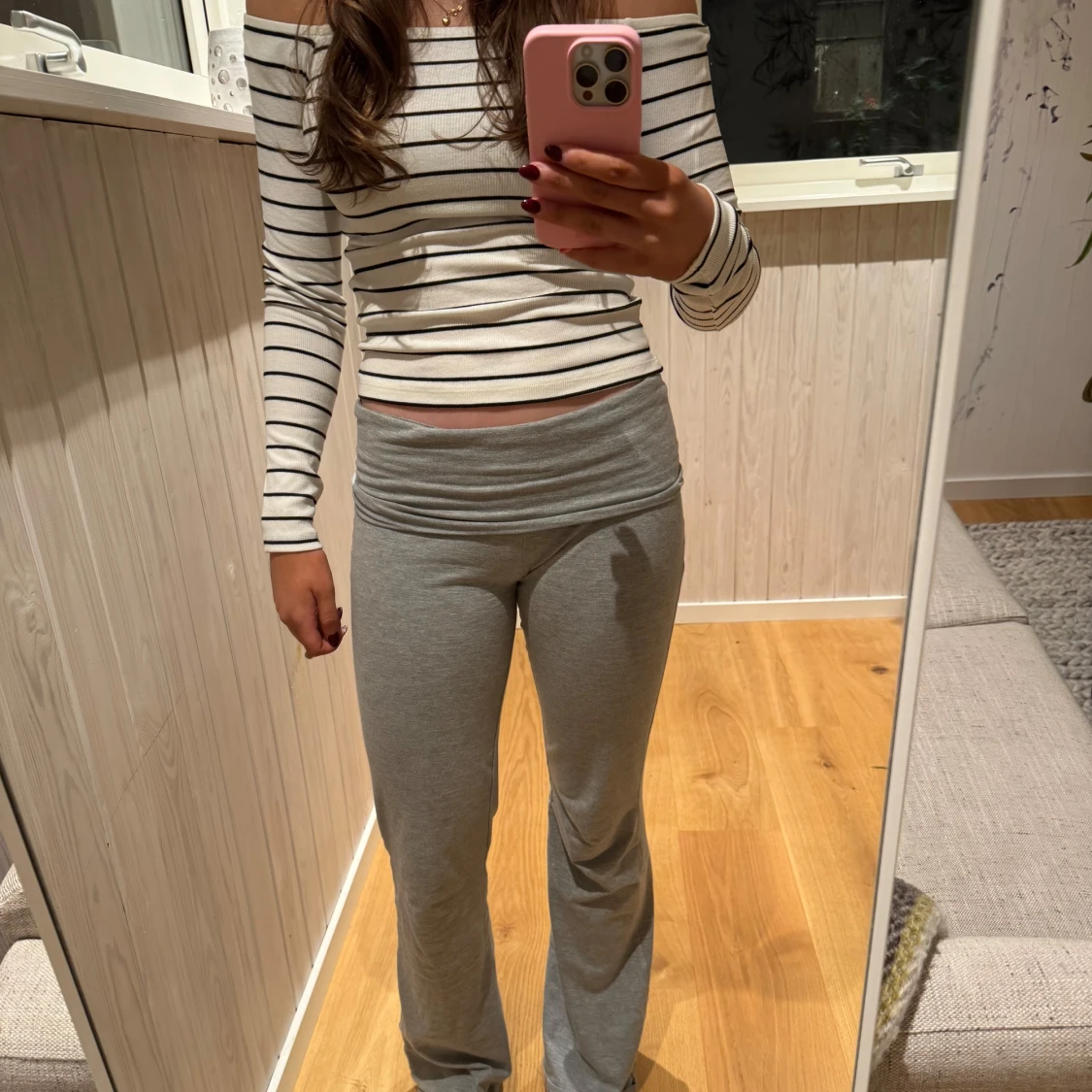 Randig offshoulder topp från Gina Tricot