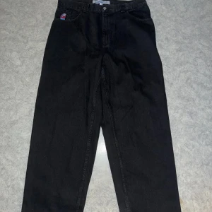 Polar jeans - Snygga svarta jeans från polar. Passar både han och hon.