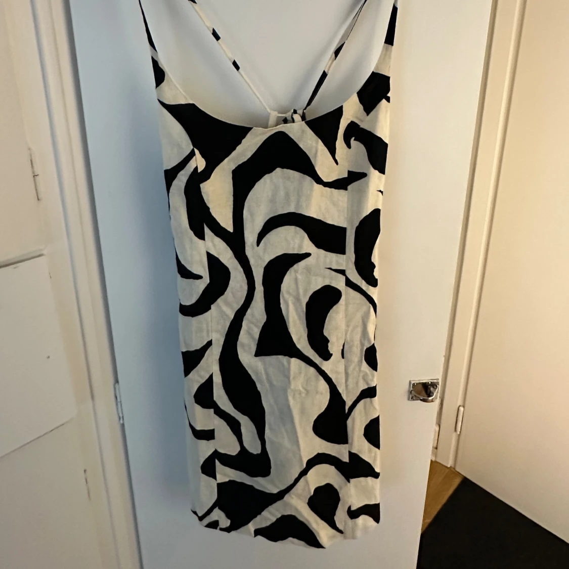 Svart och vit klänning 