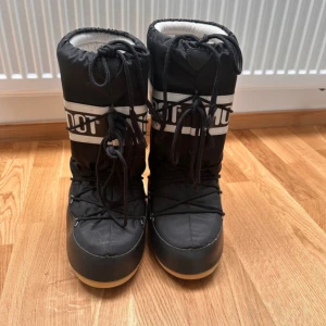 Moonboots 39-41 - fina och hela. Snöre topparna har gått upp 