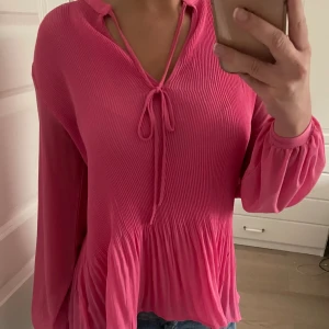 Rosa blus - Jättesöt blus som är helt oanvänd!🩷 Den är i nyskick utan lapp🩷