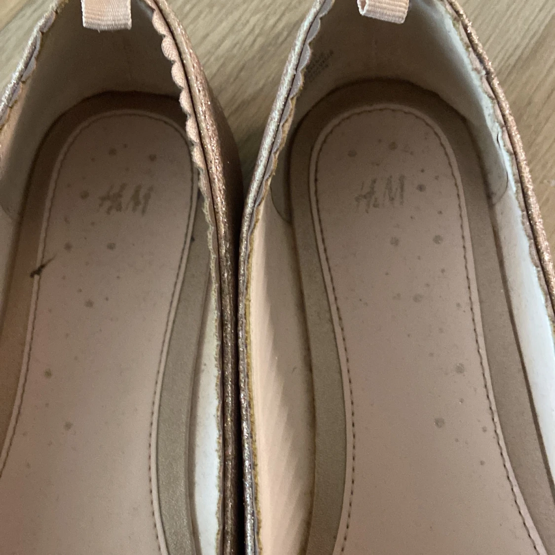 Glittriga ballerinaskor från H&M - 90