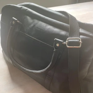Sandqvist weekend bag leather  - 45-28-22cm  Full leather 
