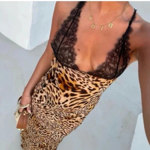 Långklänning - Lång elegant klänning liknande den från Rat&Boa 🐆 Kommer ej till användning längre, tryck gärna på köp nu🖤